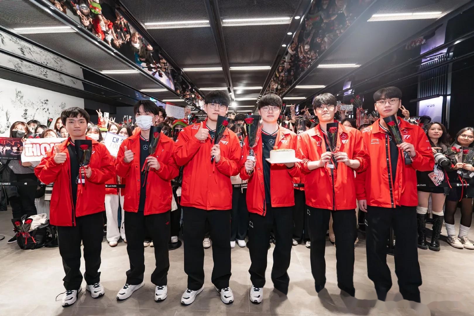 Faker重返赛场，爆冷首场状态出色，中国队观众沸腾！的简单介绍