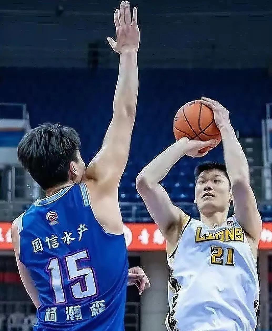  转折点！巴西国家队完成体检，CBA季后赛转会期攻防权衡，话题不断，资深球员宣示担当