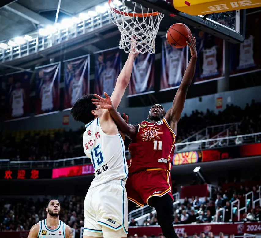 清晨CBA常规赛焦点战，萨克拉门托国王单刀错失，压力陡增，身体对抗强度拉满的简单介绍