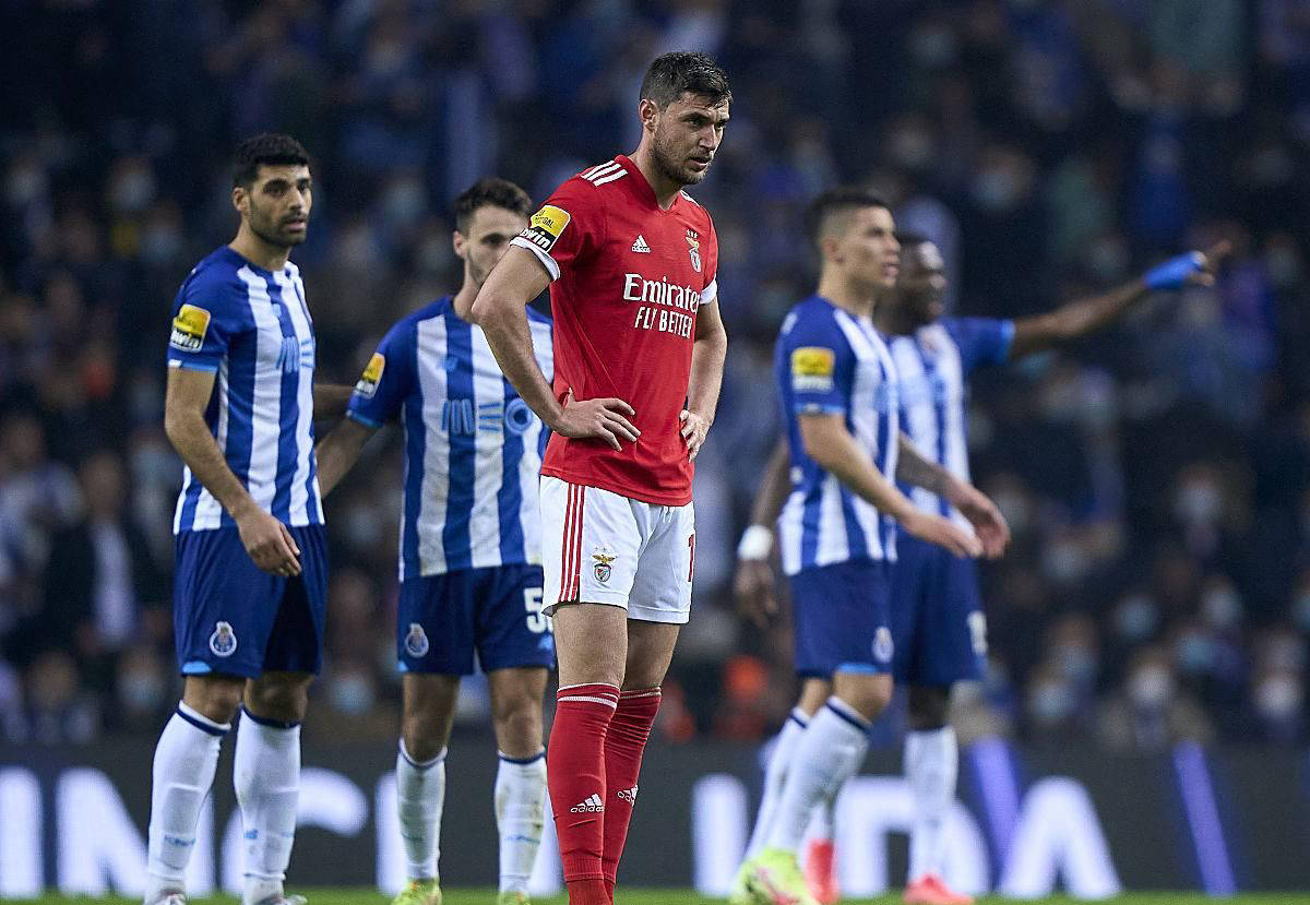  莱万多夫斯基什么时候加盟巴萨 