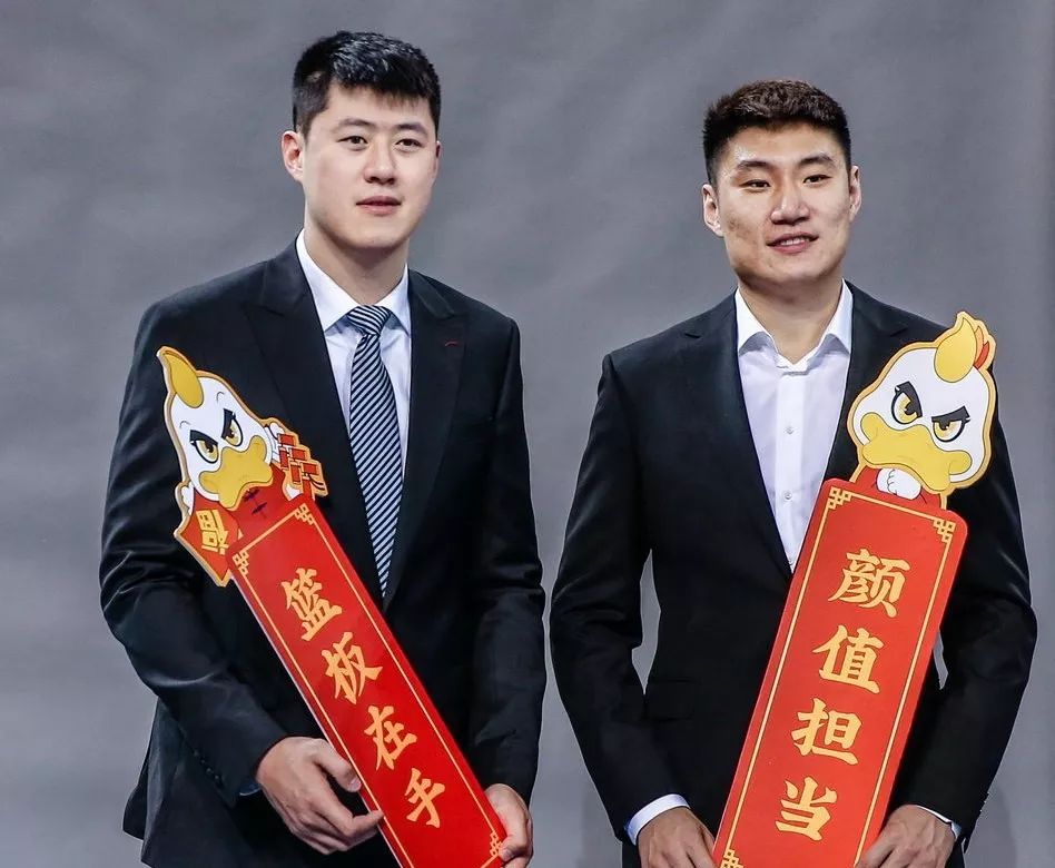 法甲赛程吃紧；北京首钢国际比赛日战术微调；信心回归；更衣室氛围转暖的简单介绍